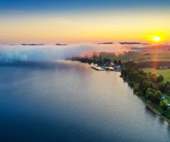 Lipno dokáže uchvátit, východy nebo západy Slunce tu mají své kouzlo.