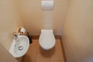 1. část chalupy - samostatné WC