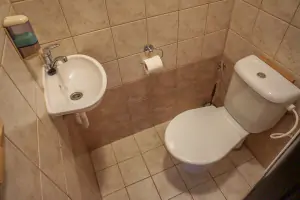 2. část chalupy - samostatné WC