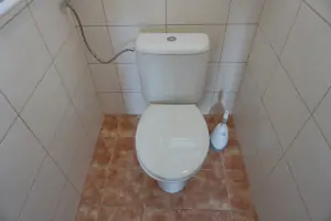 WC v koupelně v prvním patře