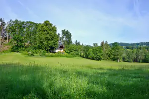 chata Vlčí Hora leží na malebném místě téměř na samotě