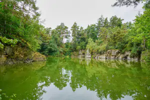 zatopený lom Hartlovka - 300 m od chaty