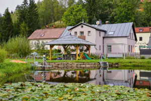 soukromý rybník na pozemku chalupy Dolní Falknov - možnost koupání a rybaření systémem chyť a pusť