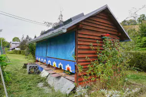 včelín na pozemku chalupy - možnost relaxace na lehátku ve včelíně